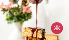 RECEPT: Hrnčekový mrkvový koláč s horkou čokoládou - KAMzaKRASOU.sk